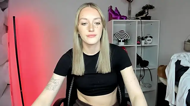 evelynblond - EvelynBlond's free webcam