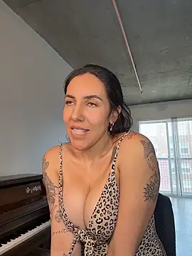 Lolathebaddie webcam