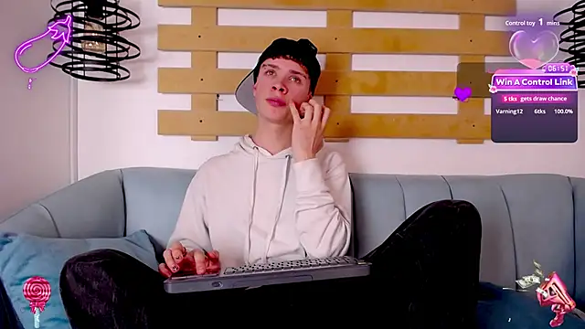 jackfrosst (M twink) - let's play with my vibrator