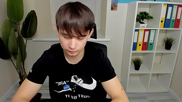 alejandroellias (M twink) - make your ass red