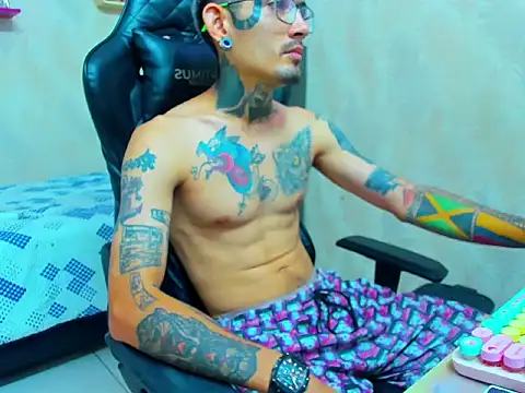 boy_tatto77 - Boy_tatto77's free webcam