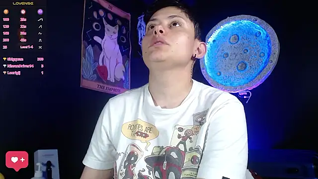 girl_intense444 webcam