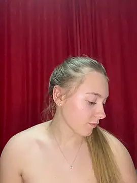 Webcam Model (SweetSophia20)  is live.Free join now!