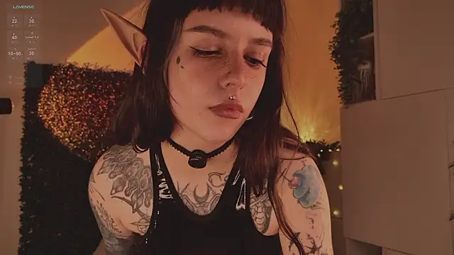 MichaellaMoon webcam