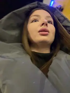 Webcam Model (KrisMagnoly) is live