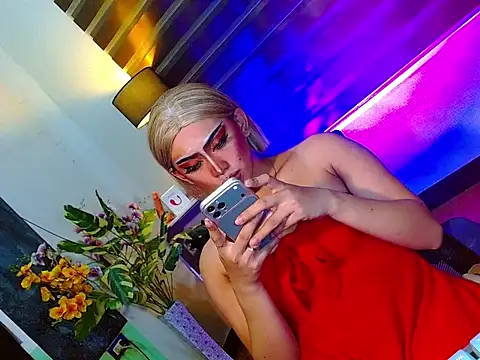 HOLLYWOOD_QUEEN_88 webcam