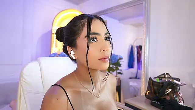 elasummer - Elasummer's free webcam - UK Sex Cams