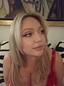 Webcam Model (misstitmouseofficial)  is live.Free join now!