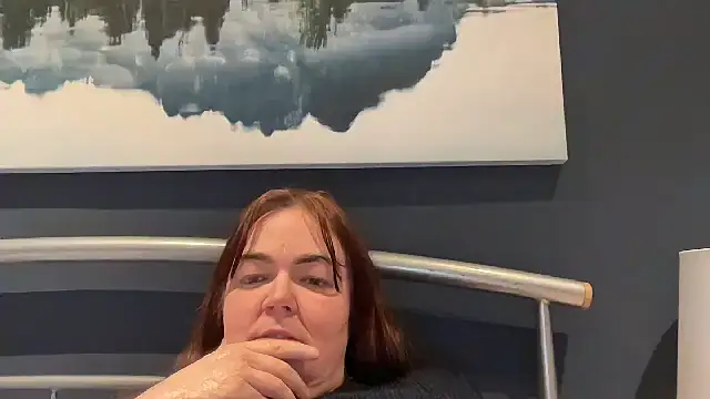 curvy-milf-abbie webcam