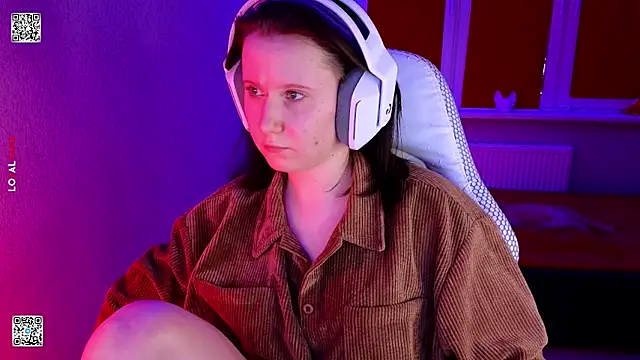 mon_lola - Mon_lola's free webcam