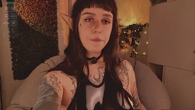 MichaellaMoon webcam