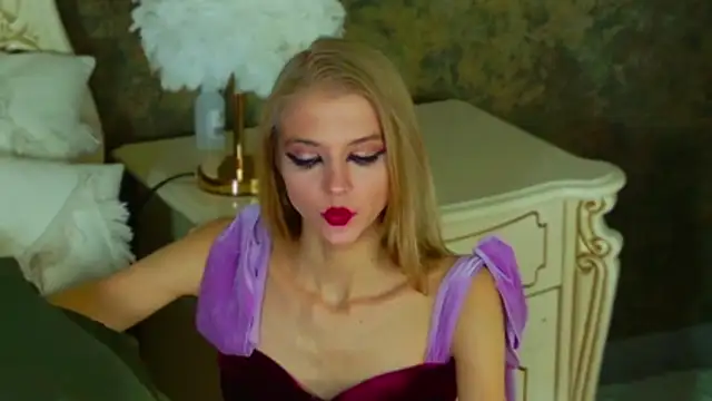 4example_Chloe webcam