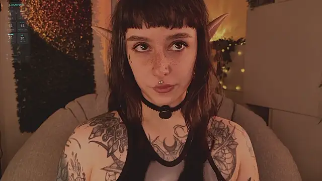 MichaellaMoon webcam