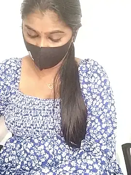 Tamil_Azhaghi webcam