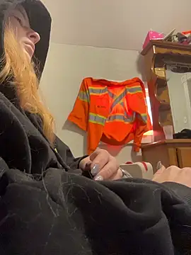 seccyserena (F teen) - 18+ markers in pussy