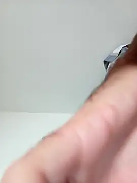 GlamorousBow176 webcam