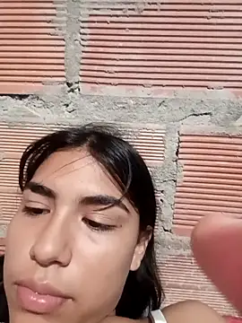 Webcam Model (triana-hot18)  is live.Free join now!