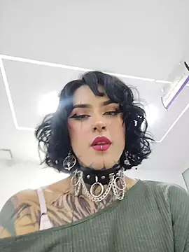 taaylor33 (F young) - Flash tits -Nipple Clips