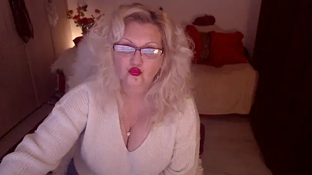 Divineblond webcam