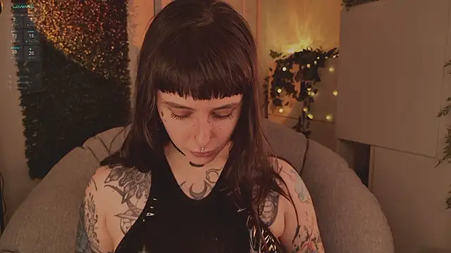 MichaellaMoon webcam