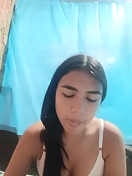 Webcam Model (triana-hot18)  is live.Free join now!