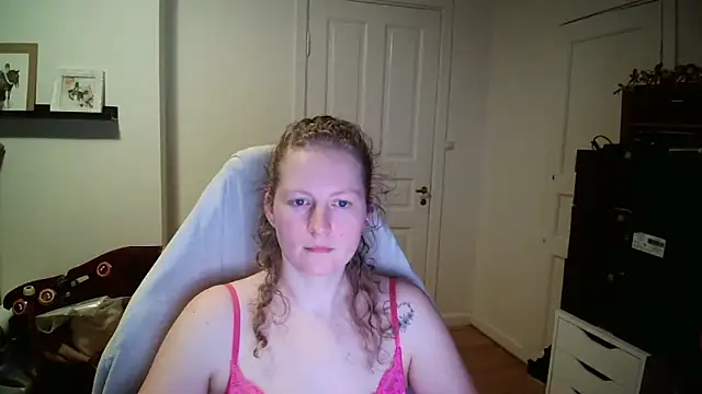 girlnina-1995 - Girlnina-1995's free webcam - UK Sex Cams