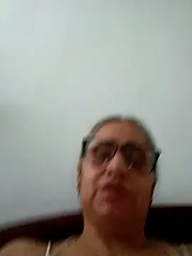 Webcam Model (_candi)  is live.Free join now!