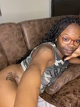 Webcam Model (YummyMelanin117)  is live.Free join now!