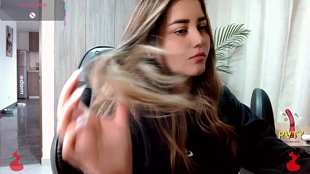 lucia_star__ - Lucia_star__'s free webcam - UK Sex Cams