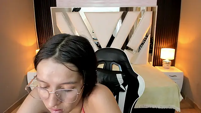 linda4petite - Linda4Petite's free webcam