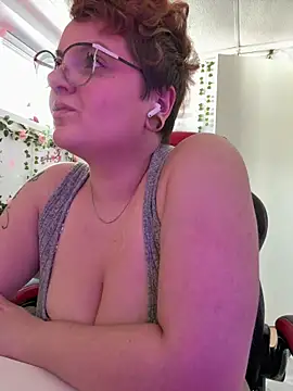 curvesnchaos - CurvesNChaos's free webcam