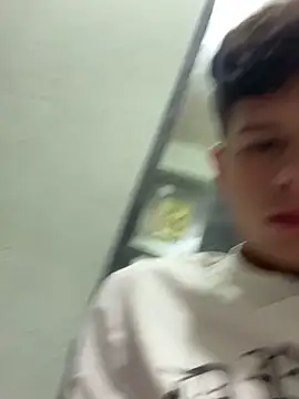 andy12912 (M twink) - Show