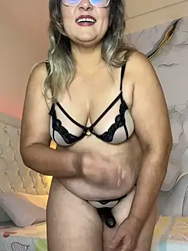 Lucy_Milf_474 webcam