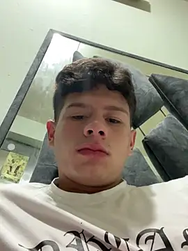 andy12912 (M twink) - Show