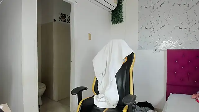 emily_stars1 - Emily_stars1's free webcam - UK Sex Cams