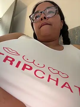 Webcam Model (XMara)  is live.Free join now!