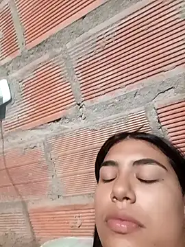 Webcam Model (triana-hot18)  is live.Free join now!