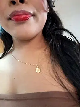 Webcam Model (Jenifer_em)  is live.Free join now!