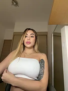 Webcam Model (mi_suk11)  is live.Free join now!