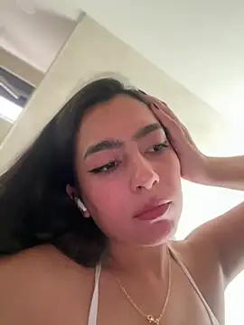 Webcam Model (Nicollemays)  is live.Free join now!