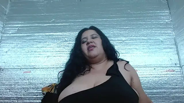 emily-nessa - EMILY-NESSA's free webcam