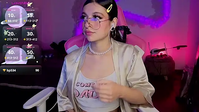 larah_uwu - Larah_uwu's free webcam