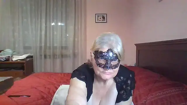 ItalianBigBoobs webcam