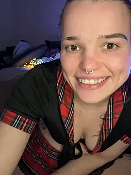 Webcam Model (LoreenKinky)  is live.Free join now!