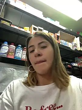 Webcam Model (Andrea_19blonde)  is live.Free join now!