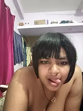 Deborbhavi222 Live Webcam on Stripchat