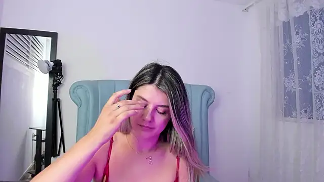 blondiecutee - BlondieCutee's free webcam - UK Sex Cams