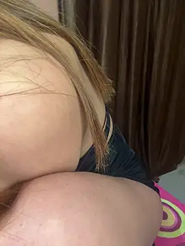 Webcam Model (Curvey_Girl)  is live.Free join now!