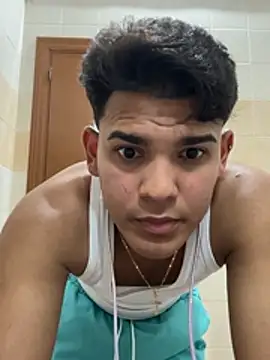 davshi (M young) - Nos duchamos? El gym es agotador 😅