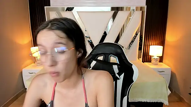 linda4petite - Linda4Petite's free webcam - UK Sex Cams